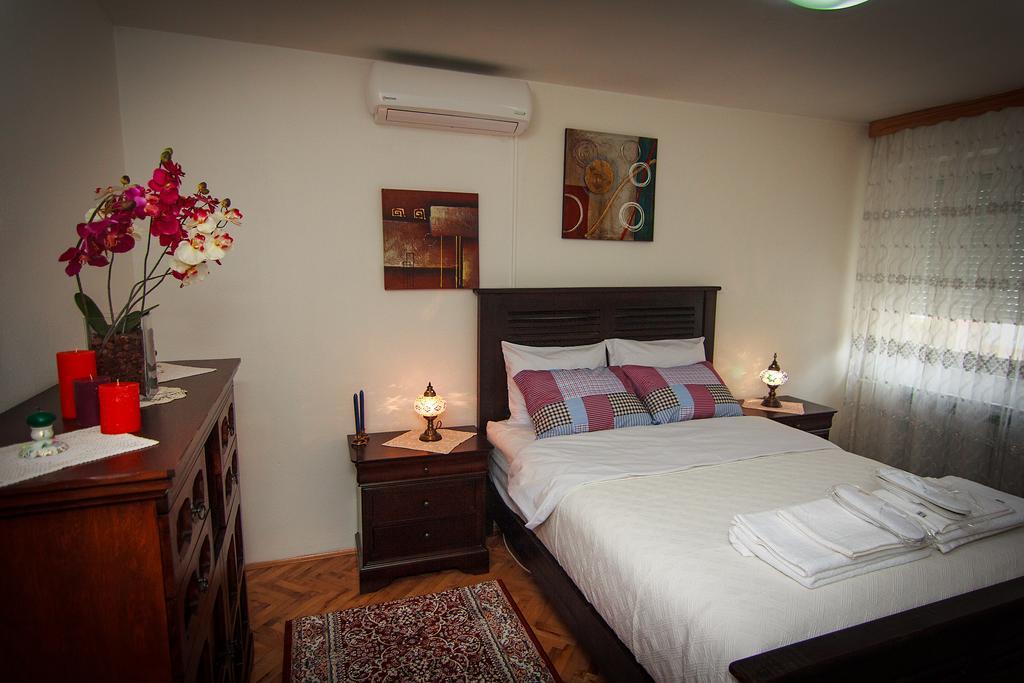 Red House Apartment *